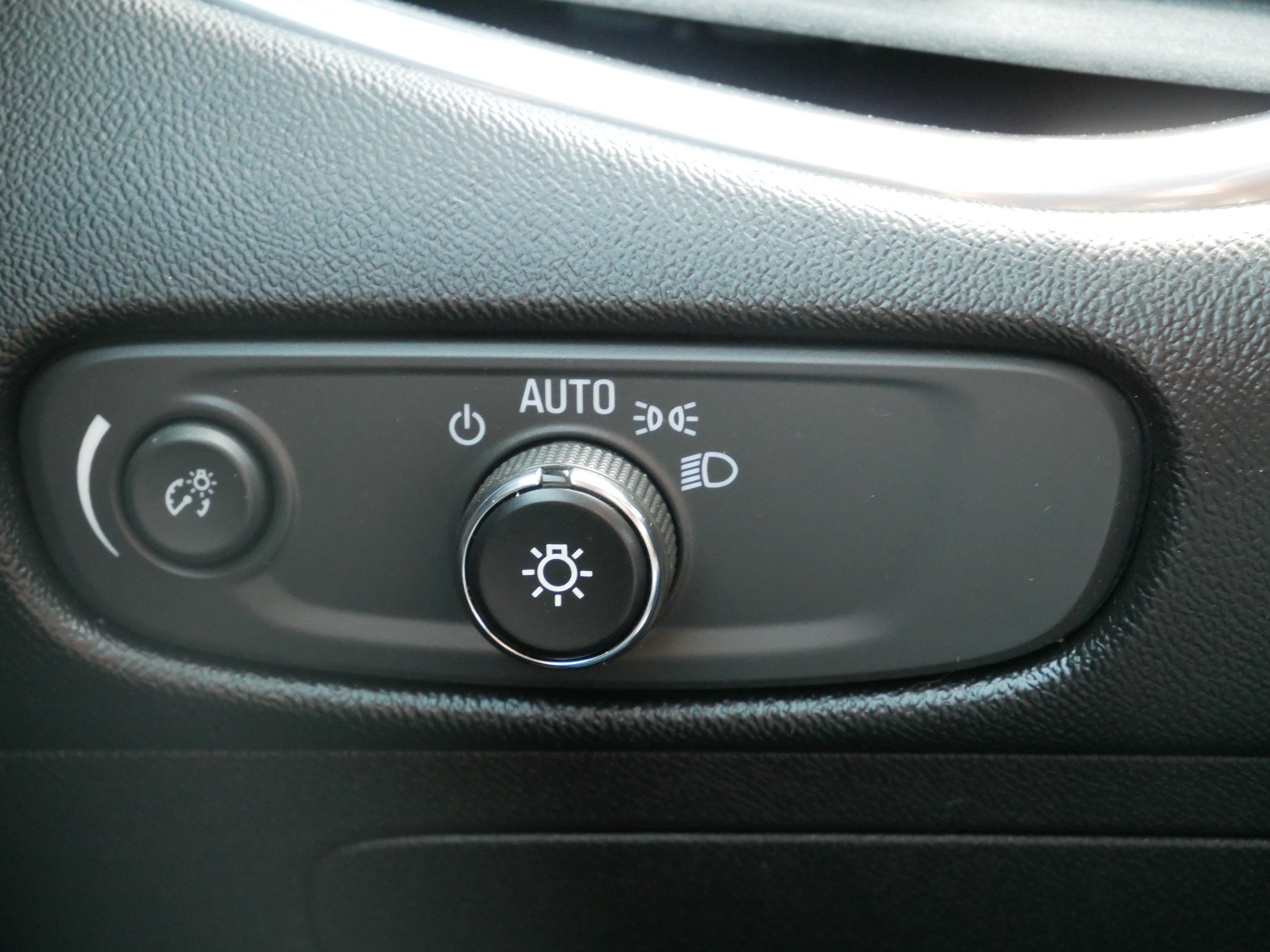 Used 2017 Arctic Blue Metallic Chevrolet LT image 19