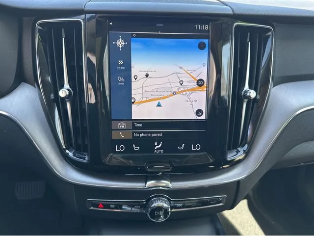 Used 2020 Black Volvo Momentum image 20