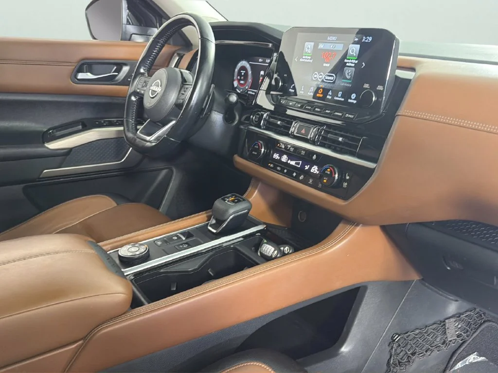 Used 2022 Black Nissan Platinum image 42