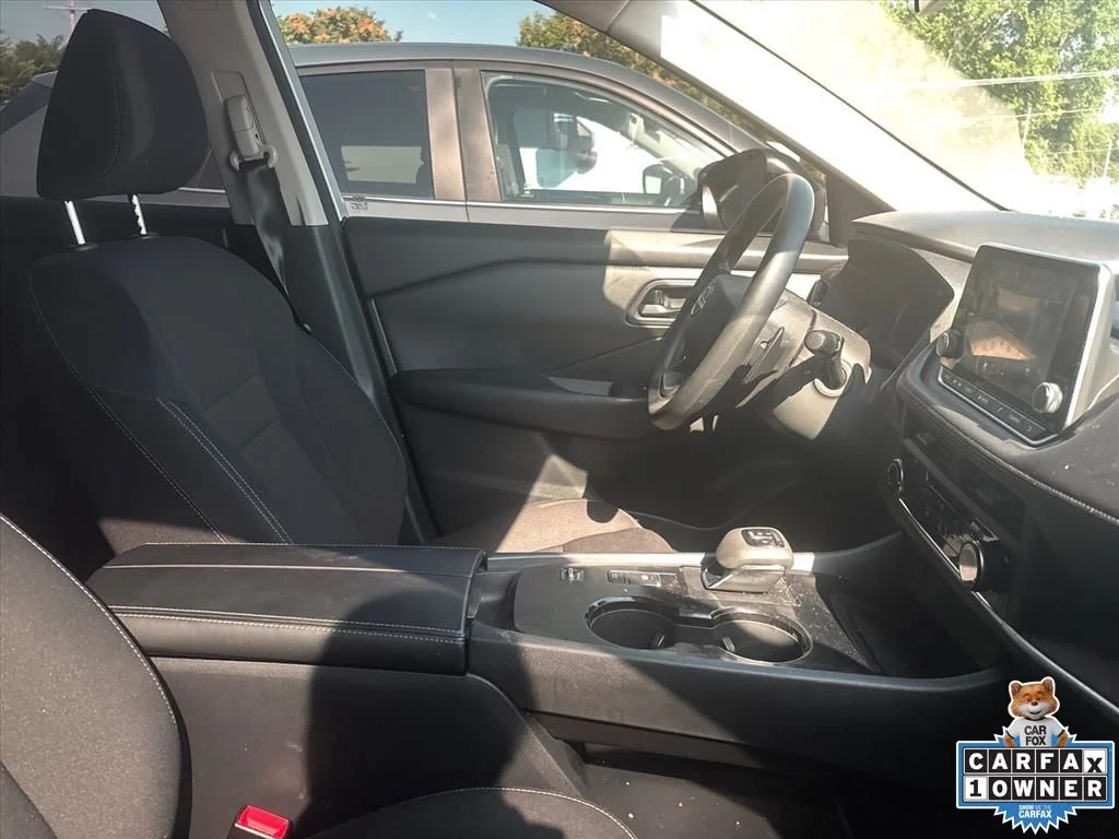 Used 2025 Silver Nissan S image 18