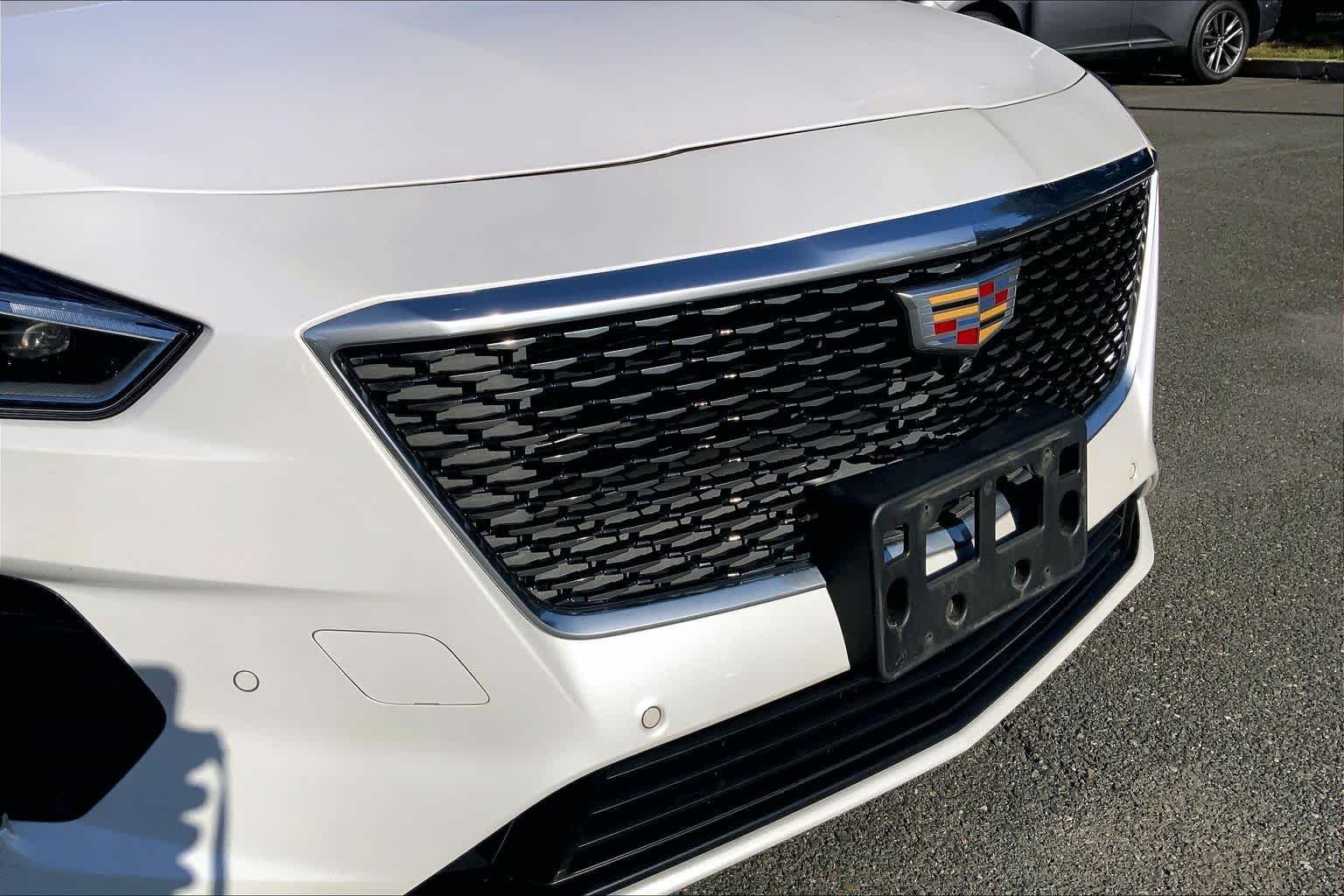 Used 2019 Crystal White Tricoat Cadillac Premium Luxury AWD image 30