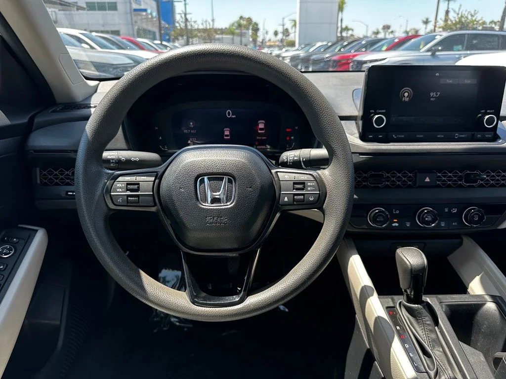 Used 2024  Honda LX image 19
