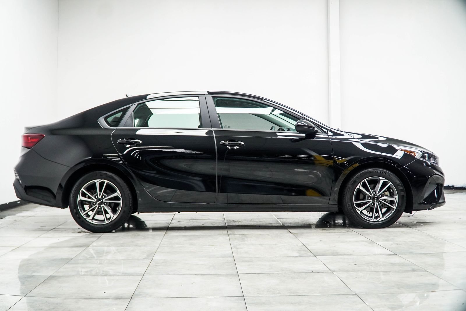 Used 2024 Black Kia LXS image 8