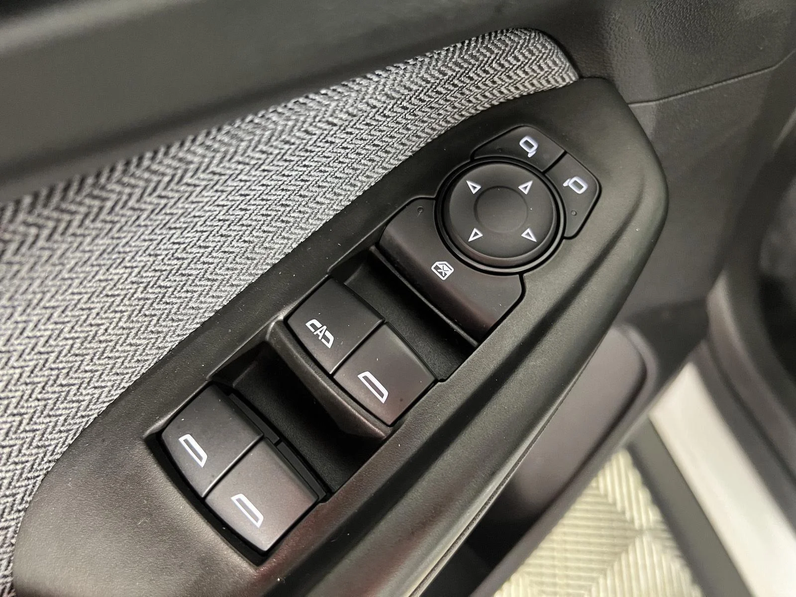Used 2021 Summit White Chevrolet LS image 11
