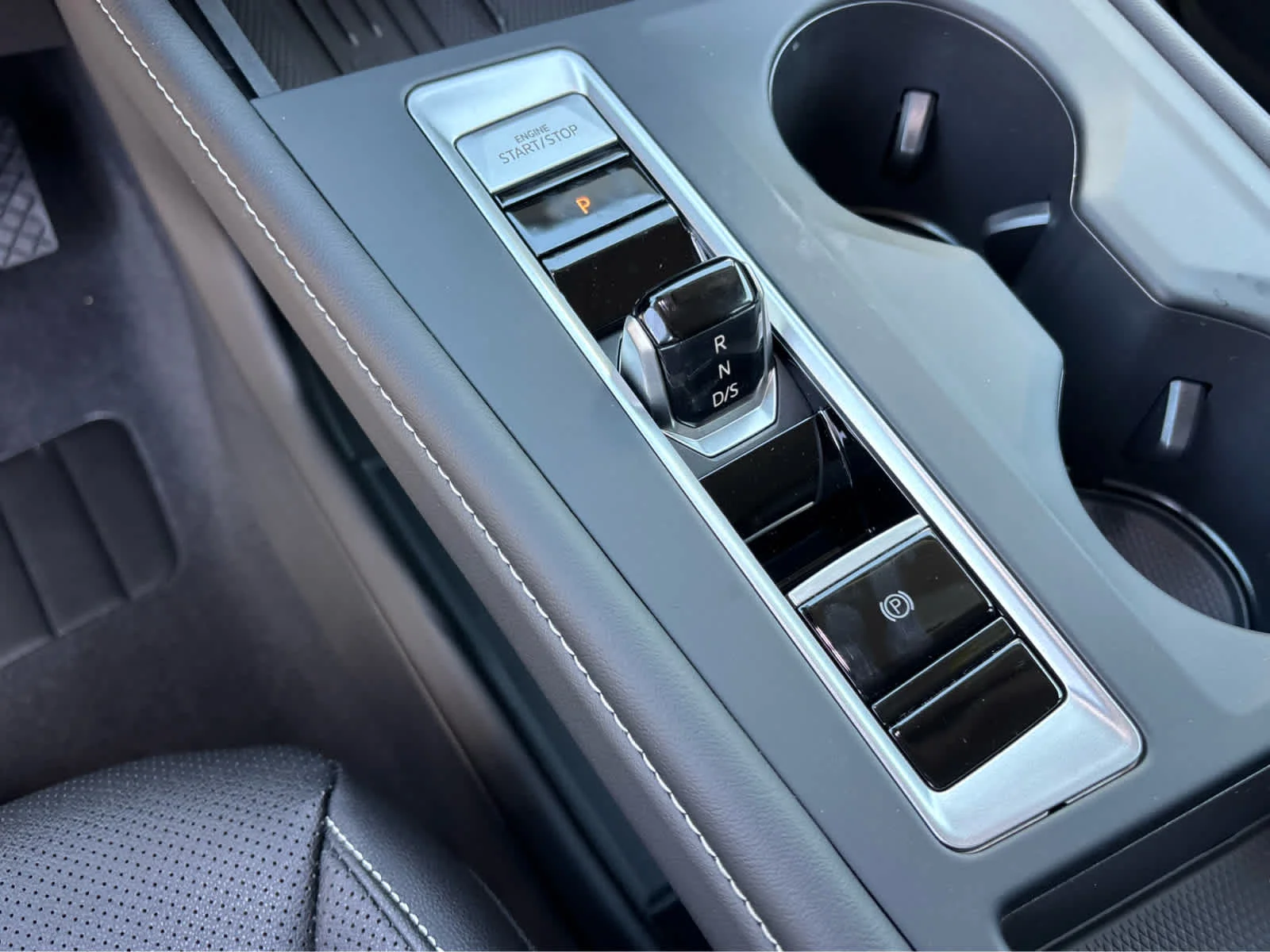 New 2026 OPAL WHITE Volkswagen 2.0T SE image 21