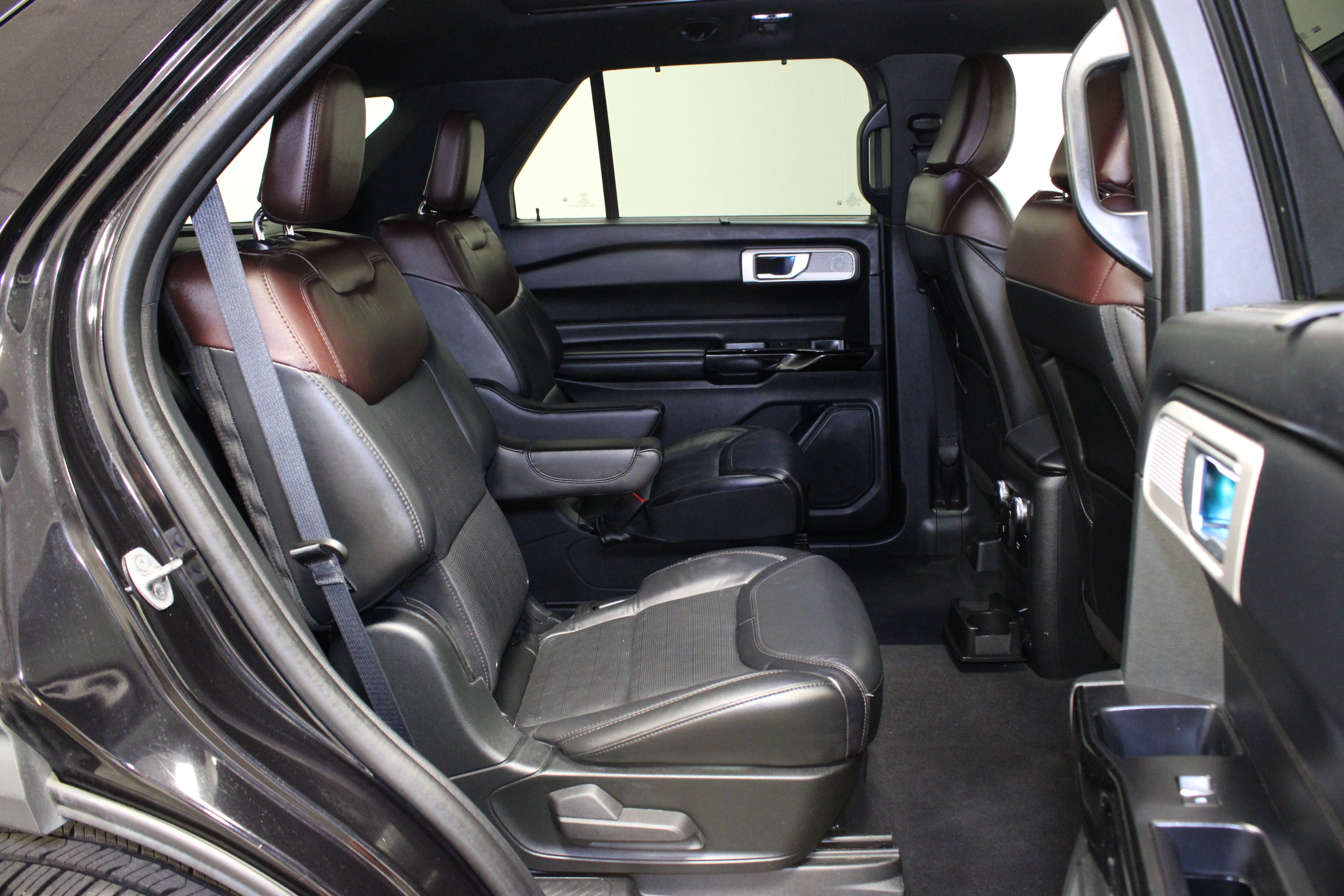 Used 2022 Agate Black Metallic Ford Platinum image 16
