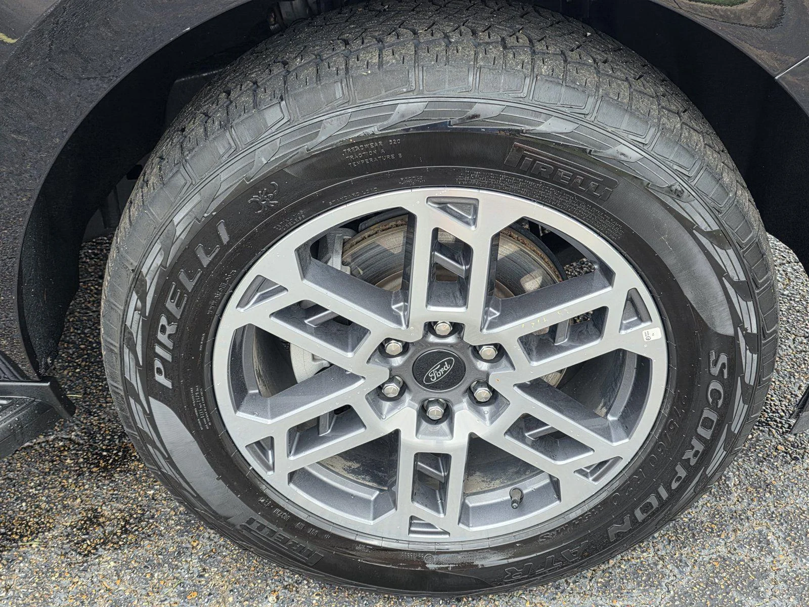 Used 2025 Agate Black Ford Active image 40