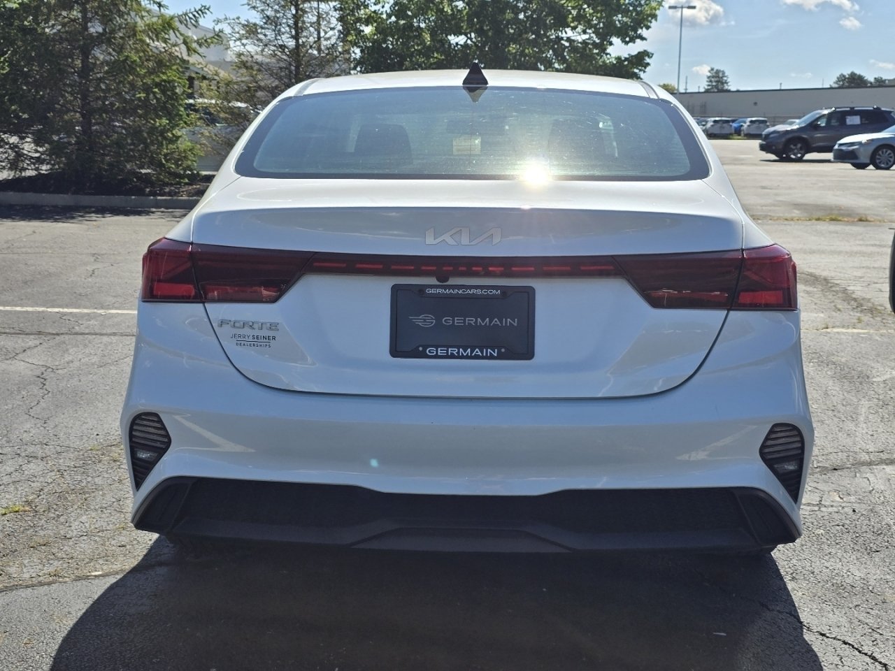 Used 2023 White Kia LXS image 6