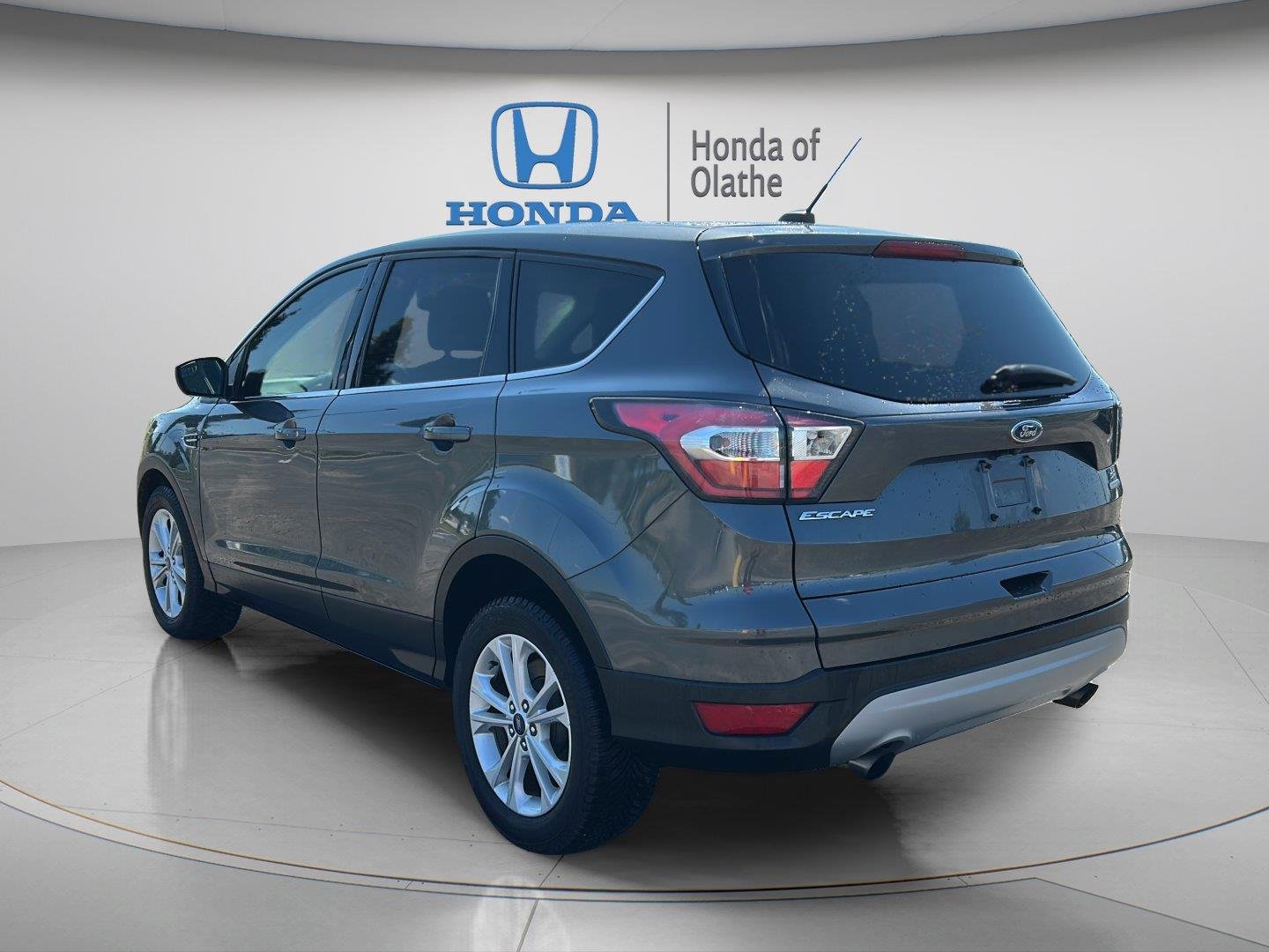 Used 2017 Magnetic Ford SE image 5