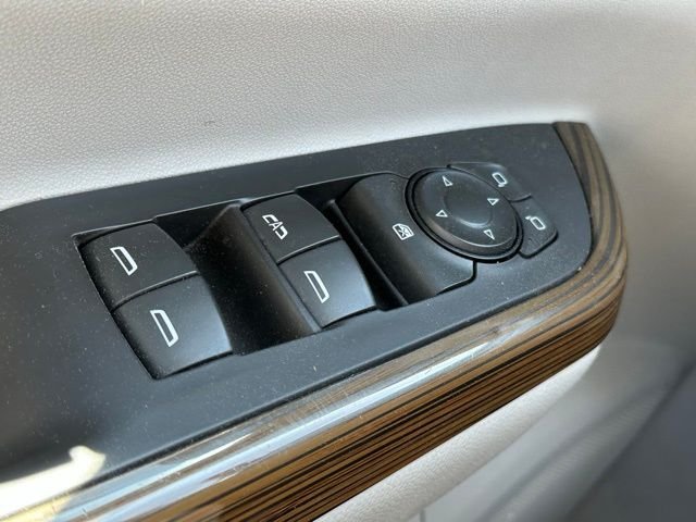 Used 2019 Silver GMC SLE-2 image 17