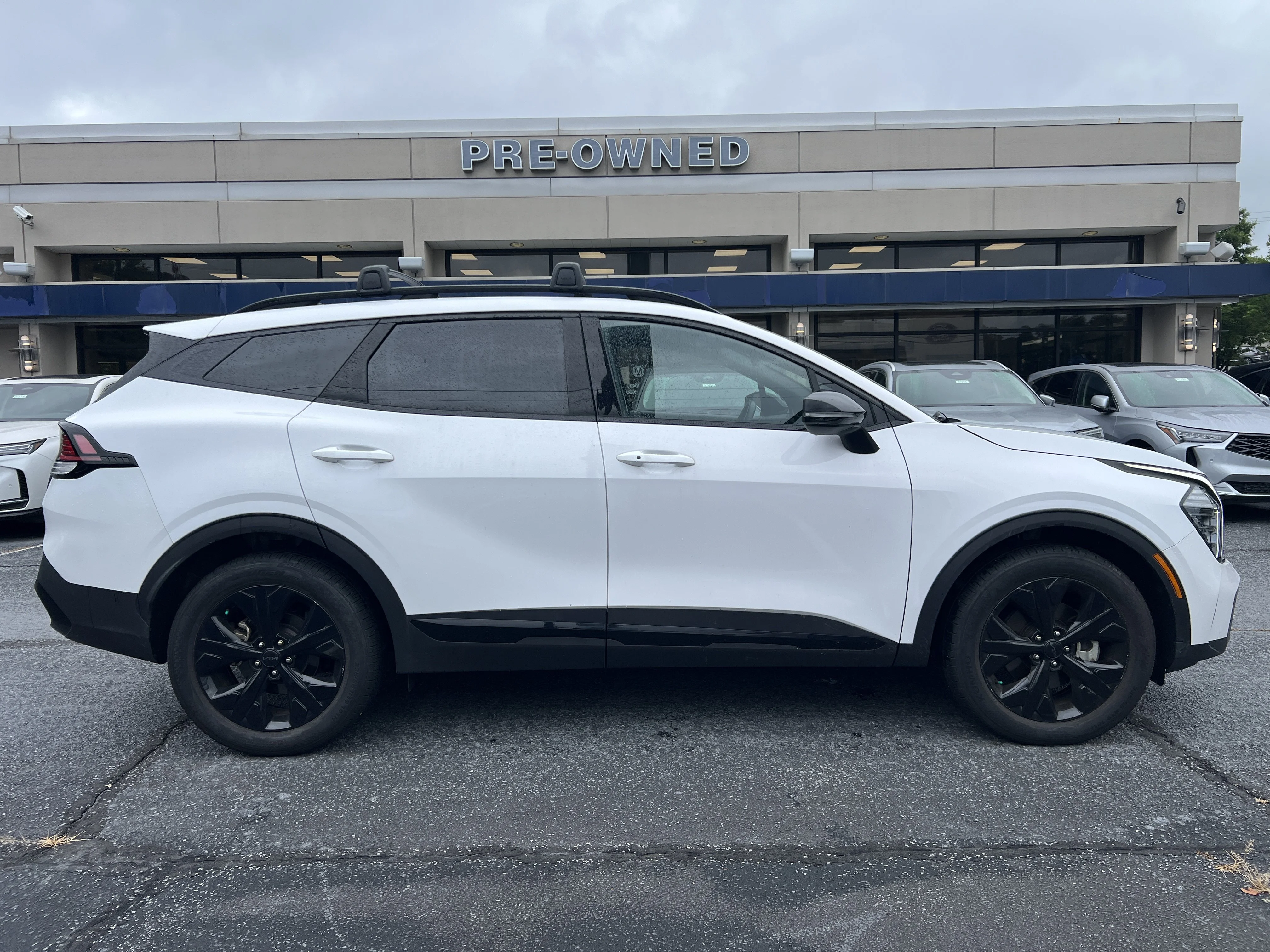 Used 2025 Glacial White Pearl Kia X-Line image 6