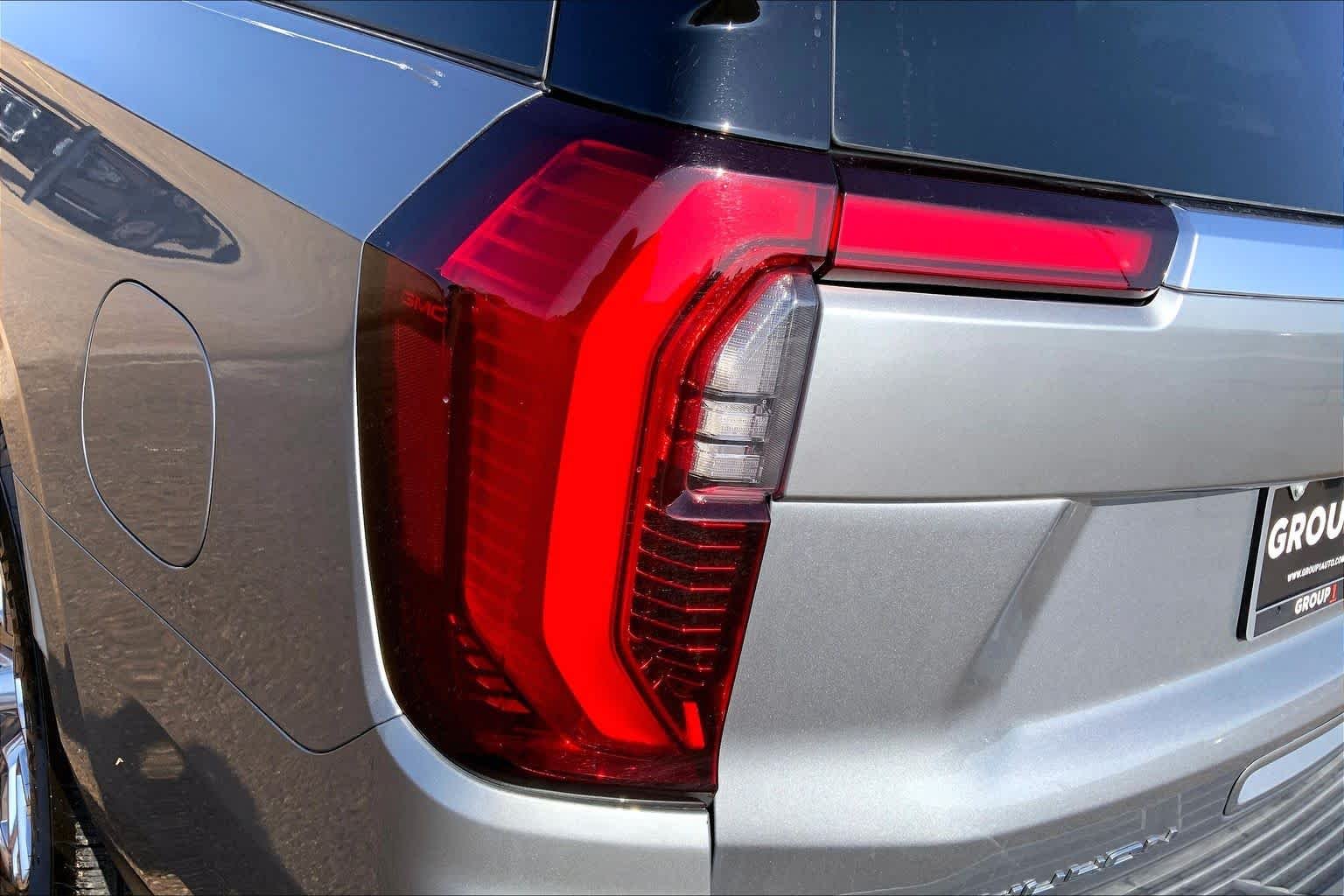 Used 2025 Sterling Metallic GMC Denali image 29