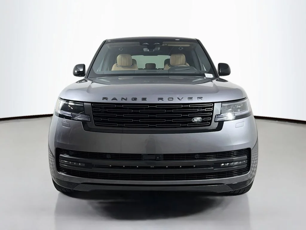 New 2026 Eiger Grey Land Rover SE image 2