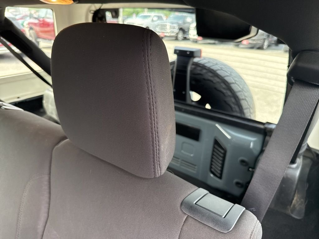 Used 2014 Gray Jeep Unlimited Sport image 11