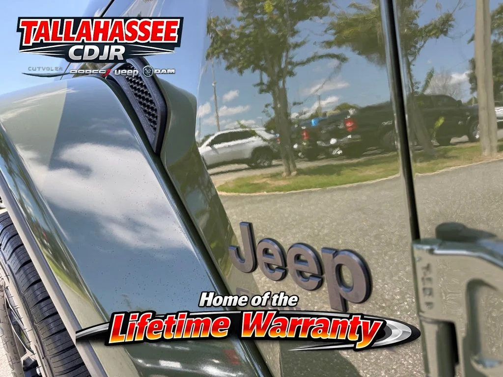 Used 2022 Green Clearcoat Jeep Sport image 13