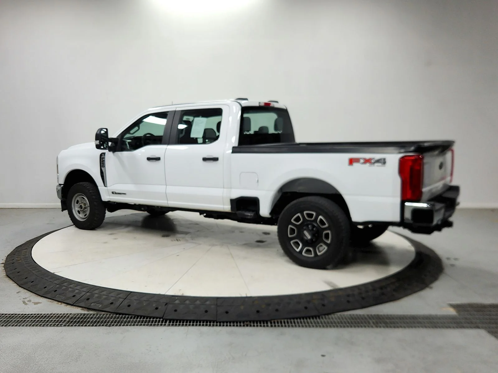 Used 2024 Oxford White Ford XL image 6