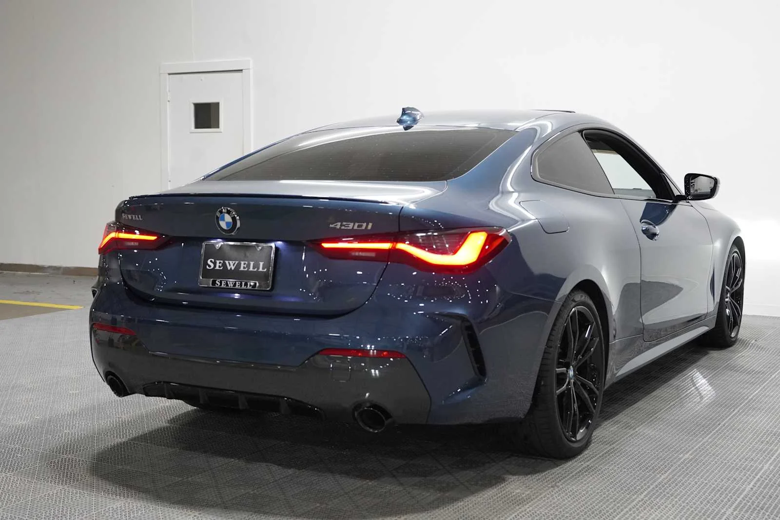 Used 2022 Arctic Race Blue metallic BMW 430i image 4