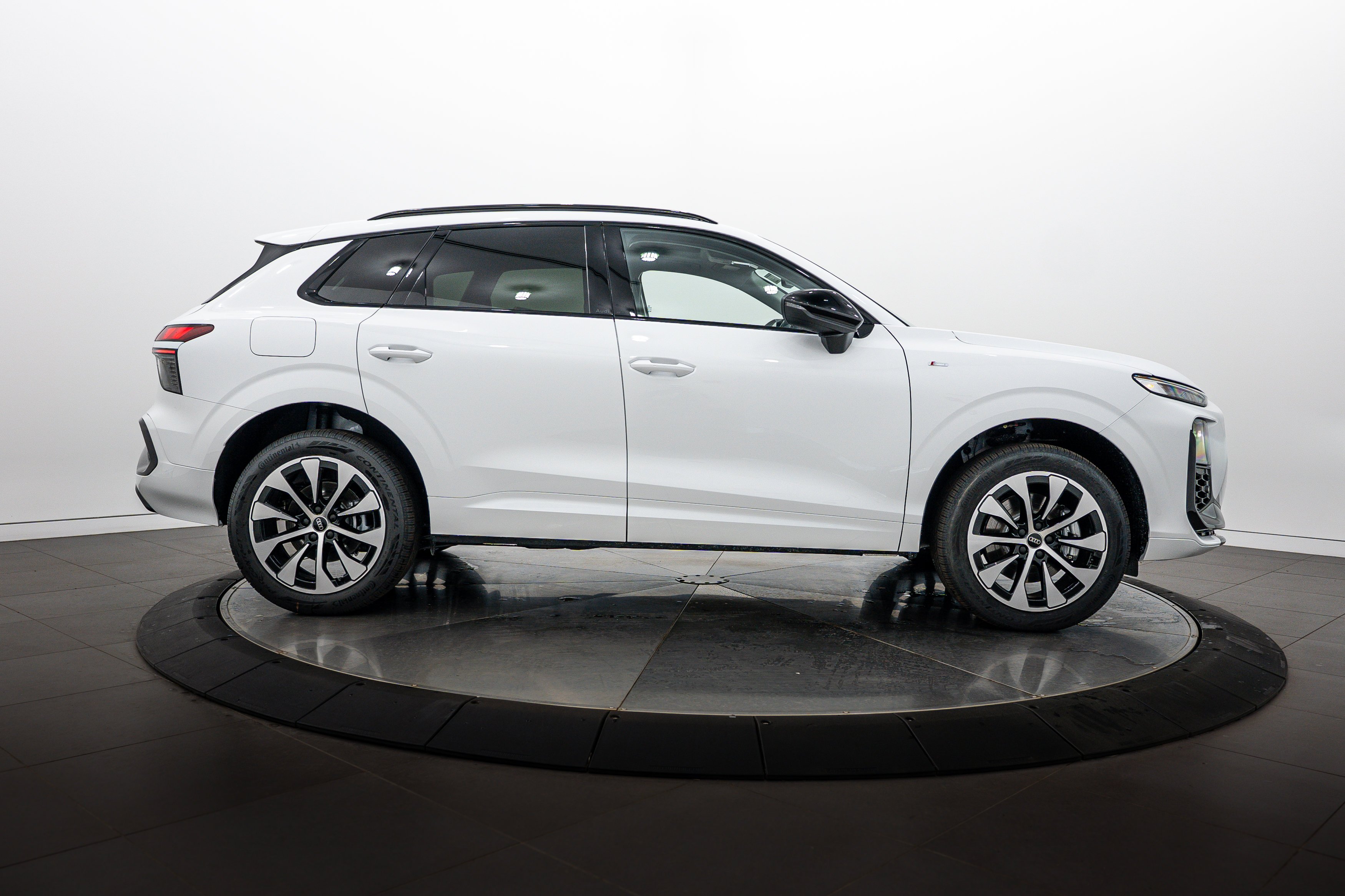 New 2026 White Audi S line image 3
