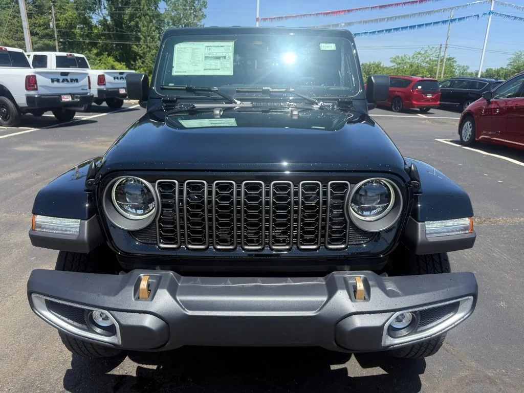 New 2026 Black Clear-Coat Exterior Paint Jeep 85th Anniversary Edition image 9