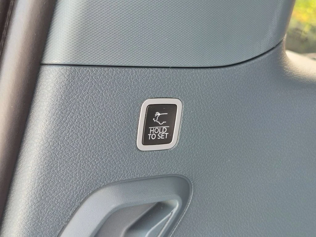 Used 2022 Black Jeep Series II image 8