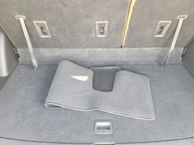 Used 2023 IRIDESCENT PEARL TRICOAT Chevrolet LT Cloth image 9