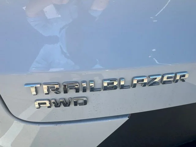 Used 2025 White Chevrolet LT image 6