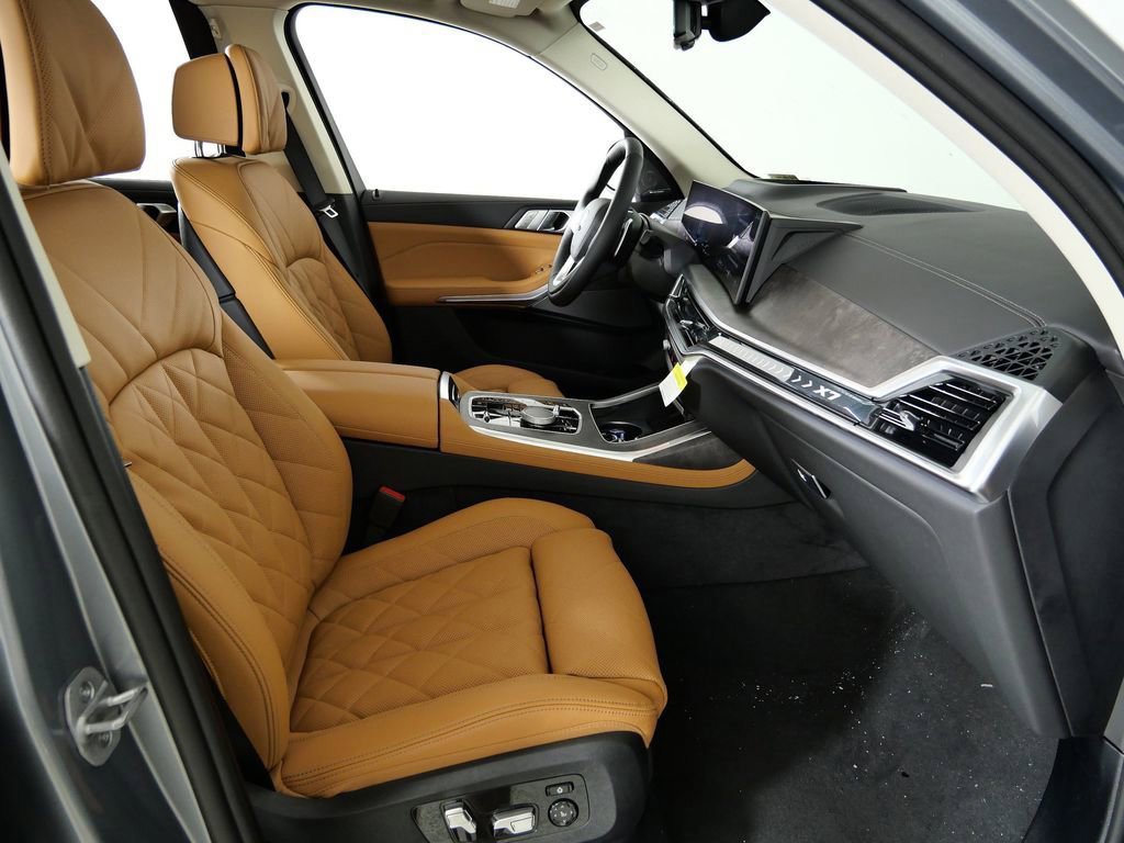 Used 2026 Skyscraper Grey Metallic BMW xDrive40i image 21