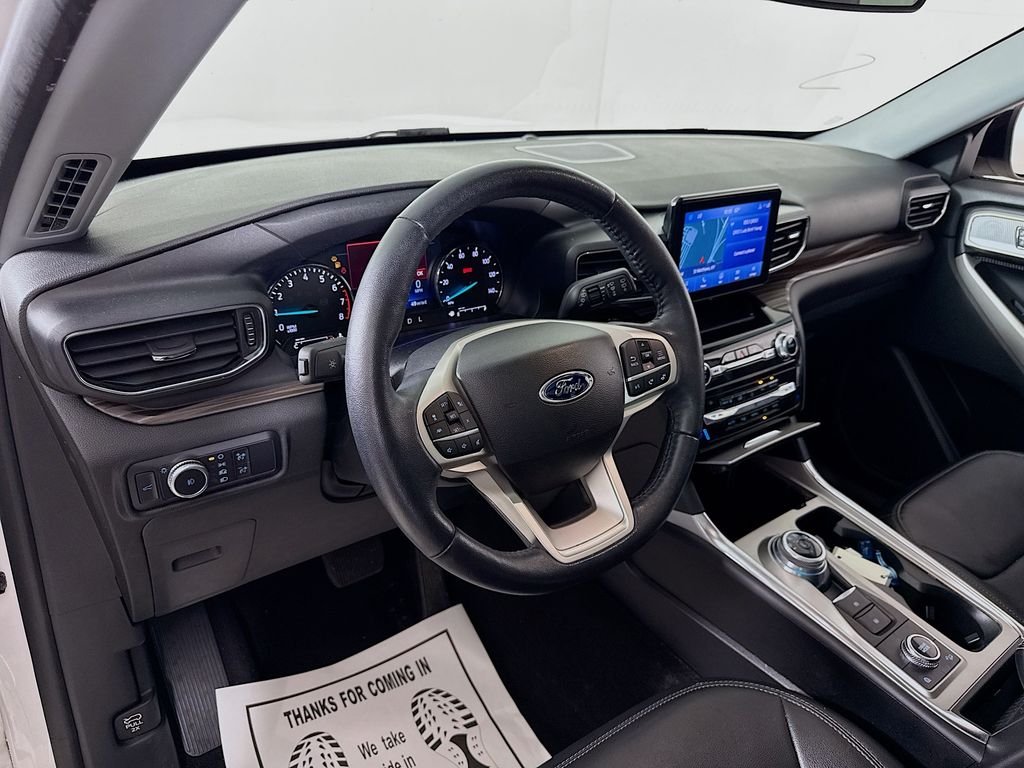 Used 2022 Star White Metallic Tri-Coat Ford Limited image 9