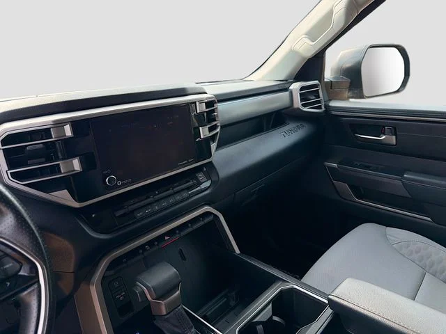 Used 2024  Toyota SR5 image 9