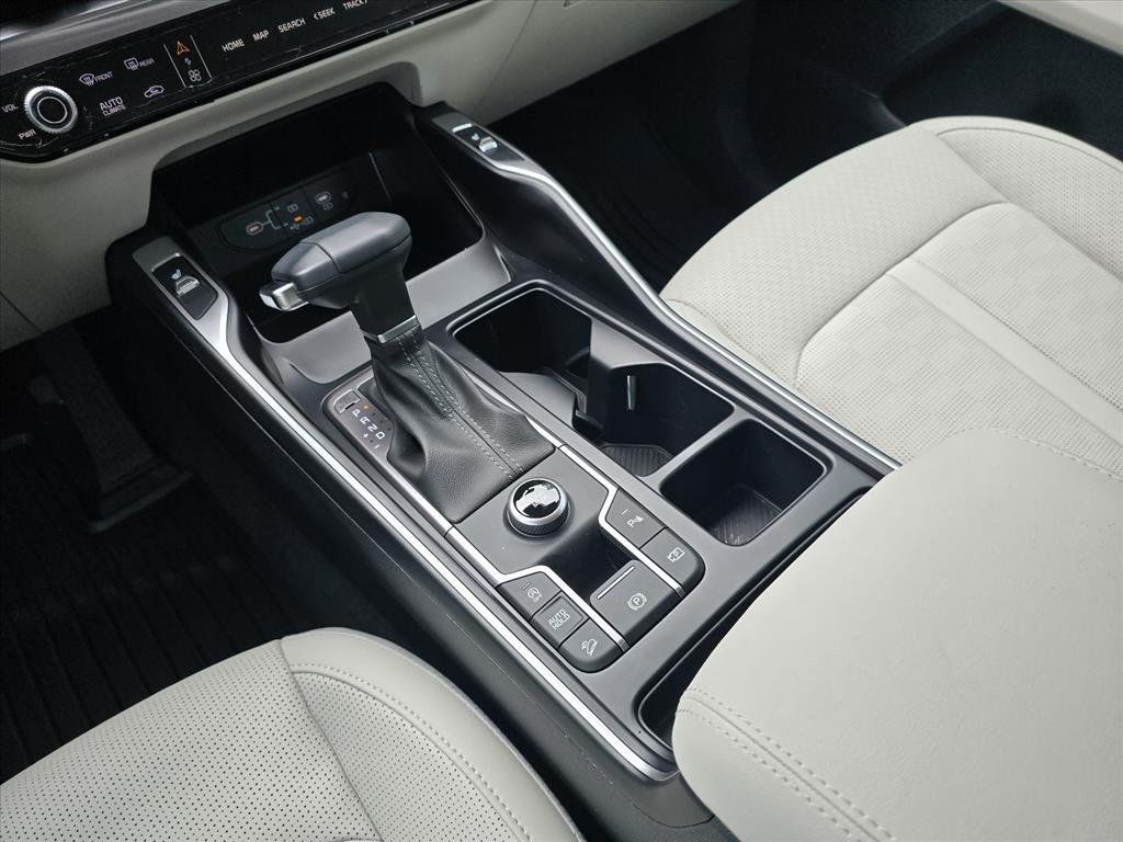 2025 Kia Sorento S - Photo 16