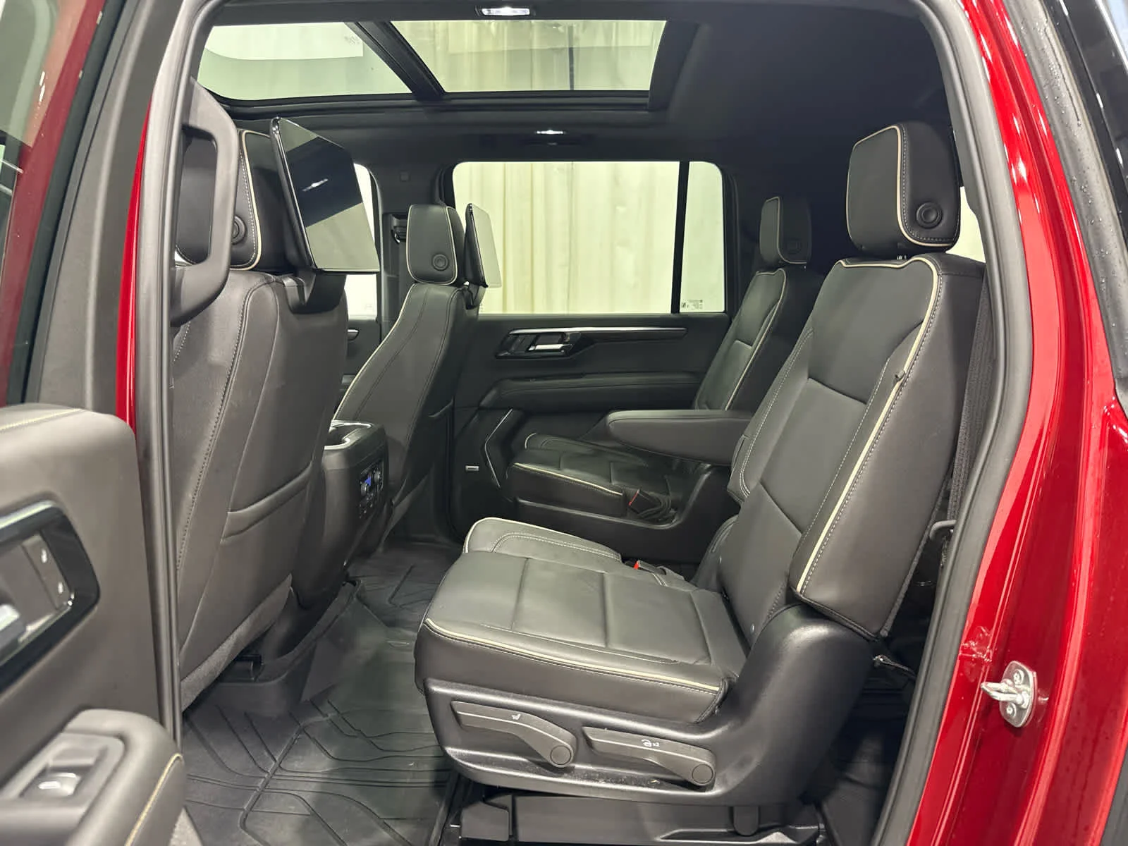2025 Chevrolet Suburban Premier - Photo 12