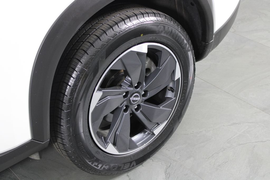 2024 Nissan Rogue SV - Photo 12