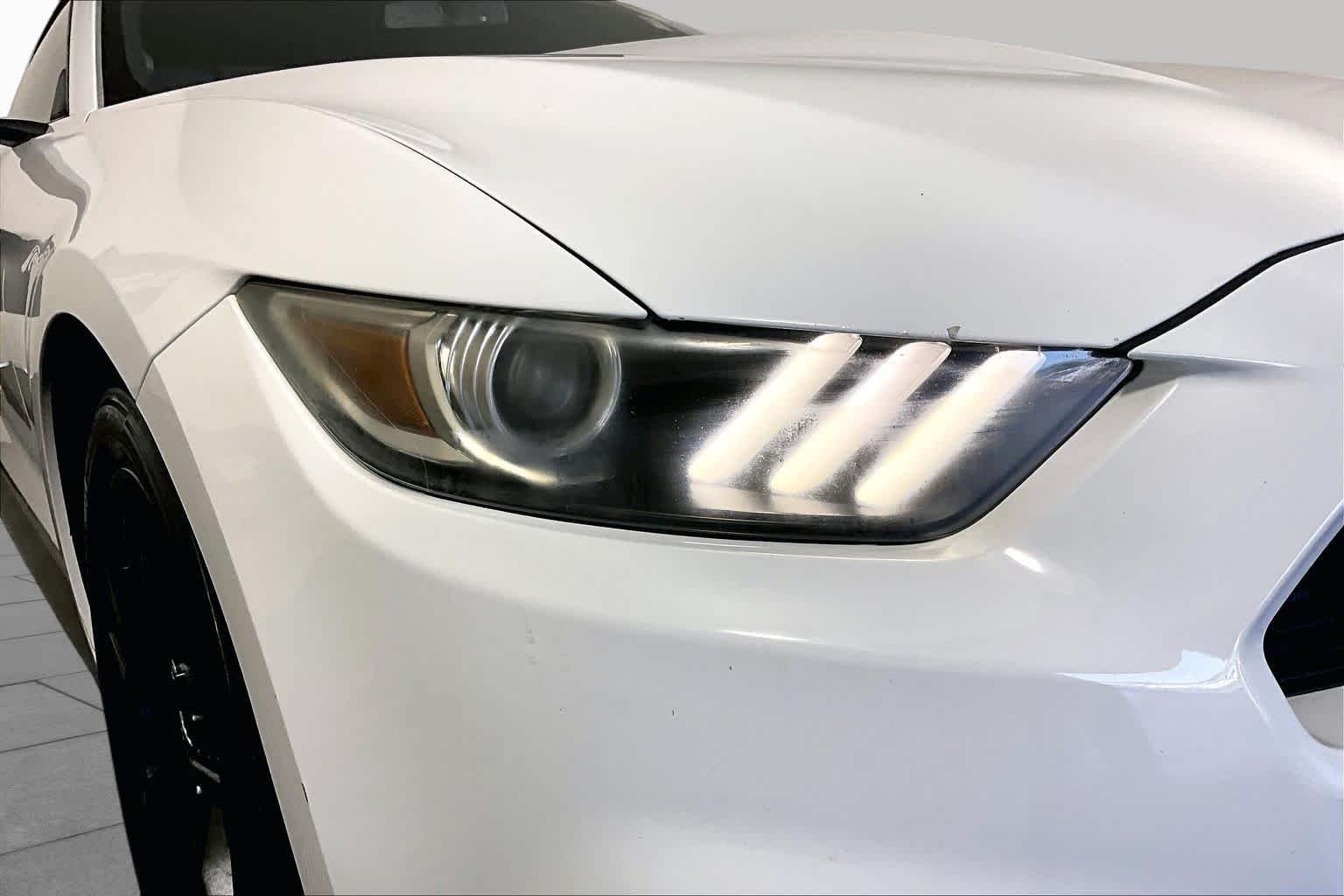 Used 2015 Oxford White Ford EcoBoost Premium image 24