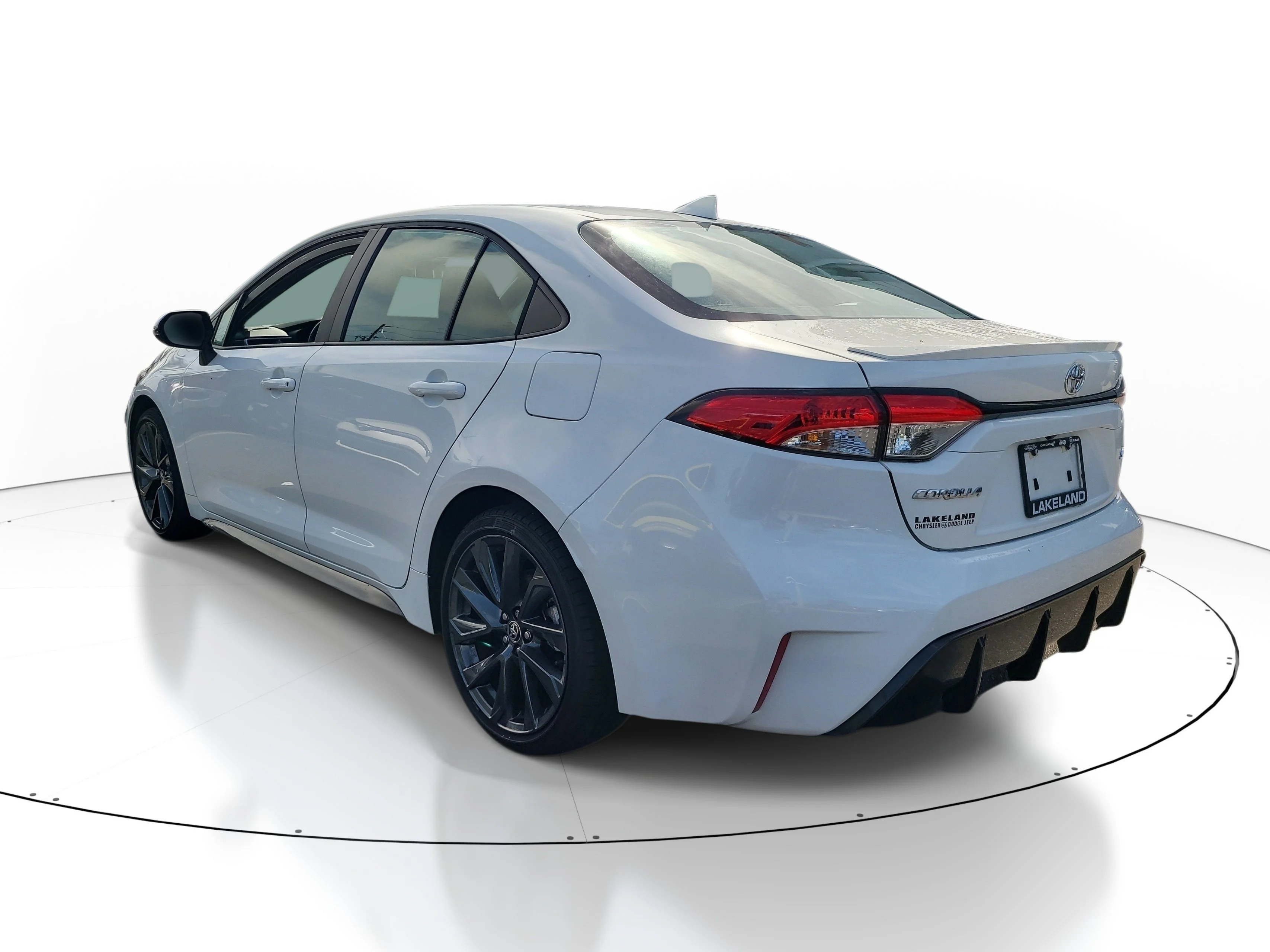 Used 2025 Ice Toyota SE image 6