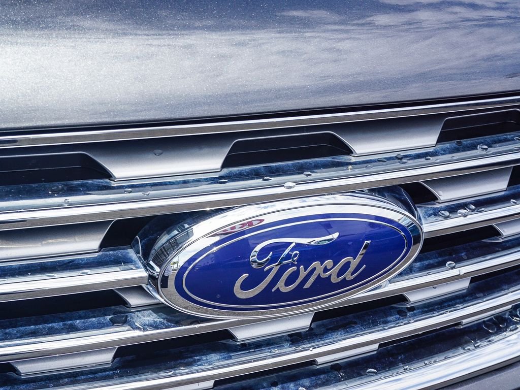 Used 2020 Gray Ford SE image 12