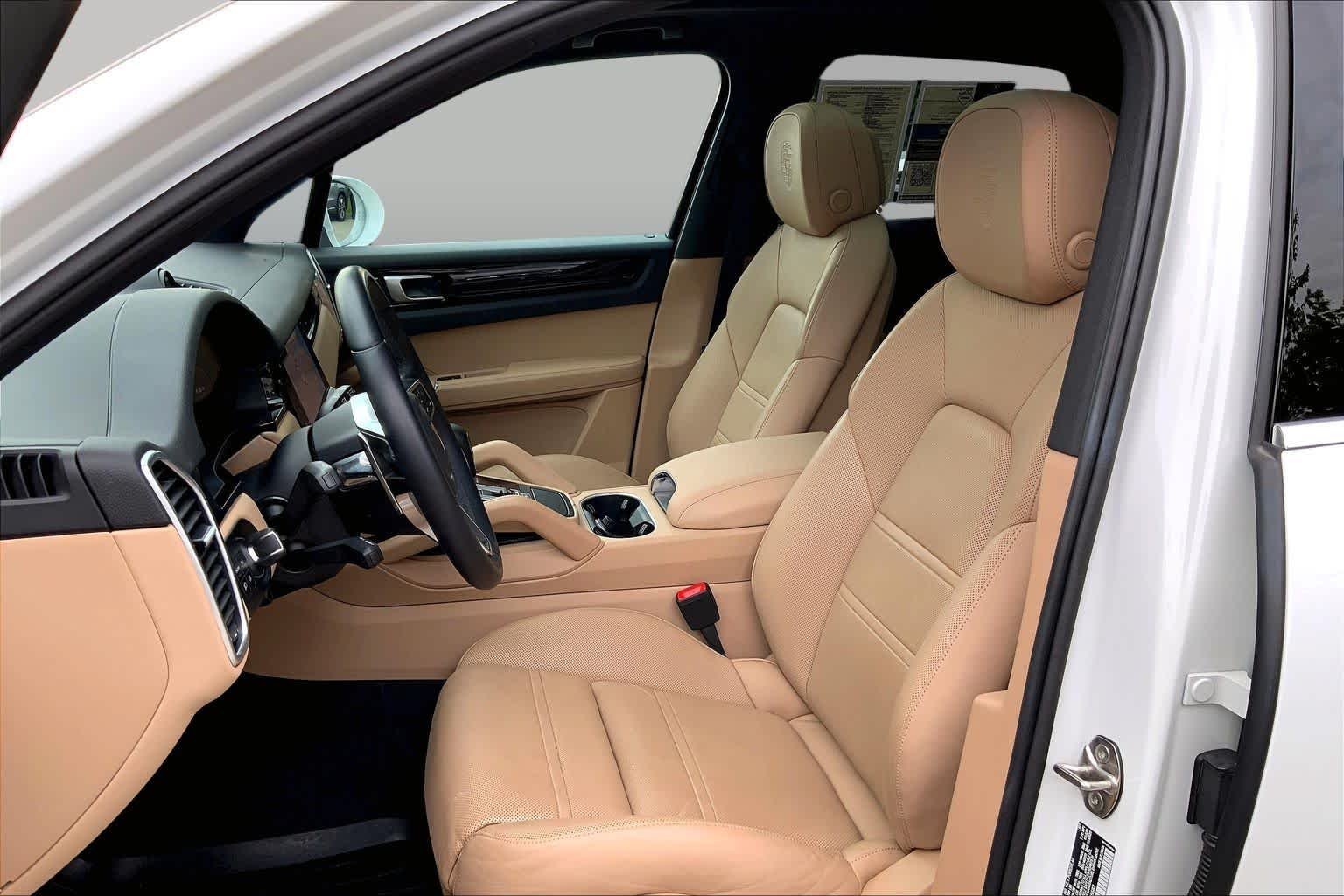 Used 2023  Porsche  image 9