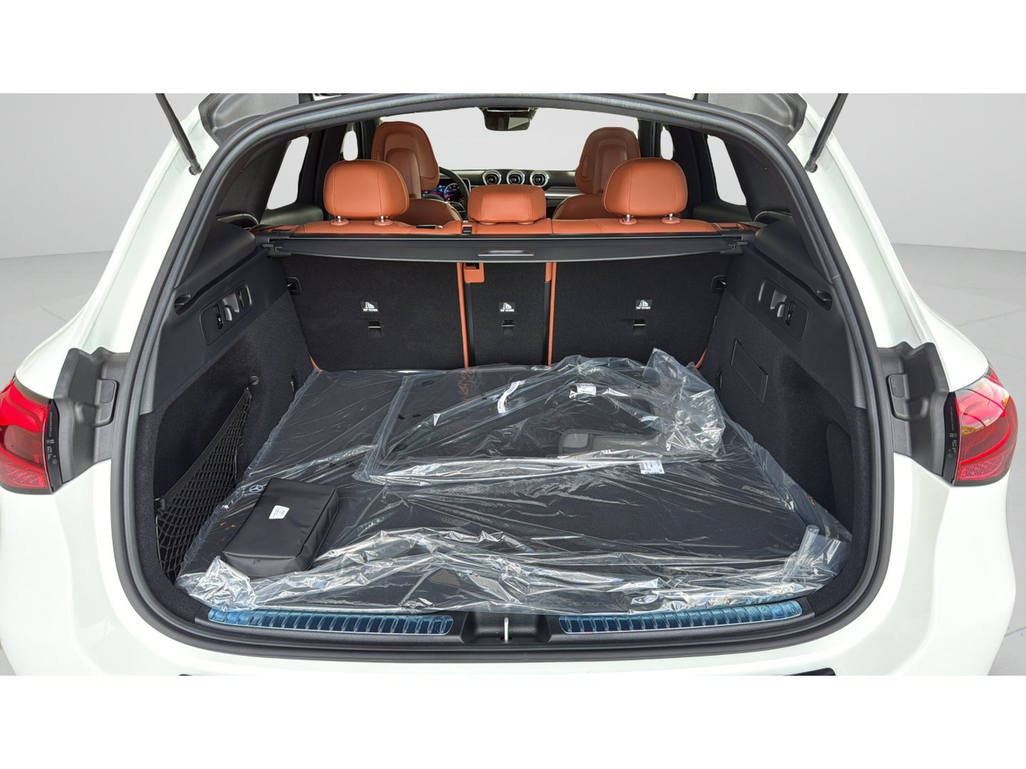 New 2026 Polar White Mercedes-Benz GLC 300 image 8