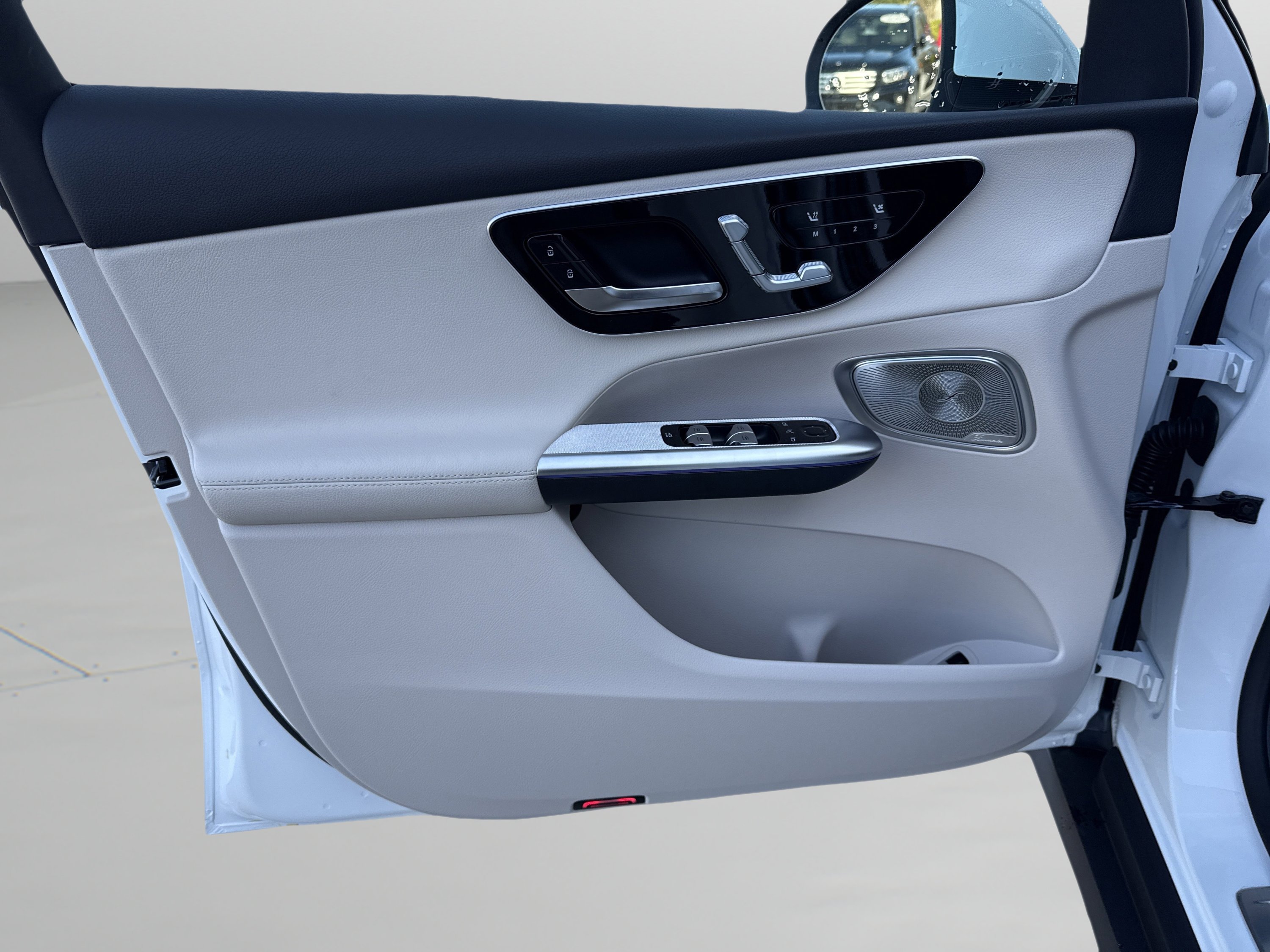 Used 2026 Polar White Mercedes-Benz GLC 300 image 13