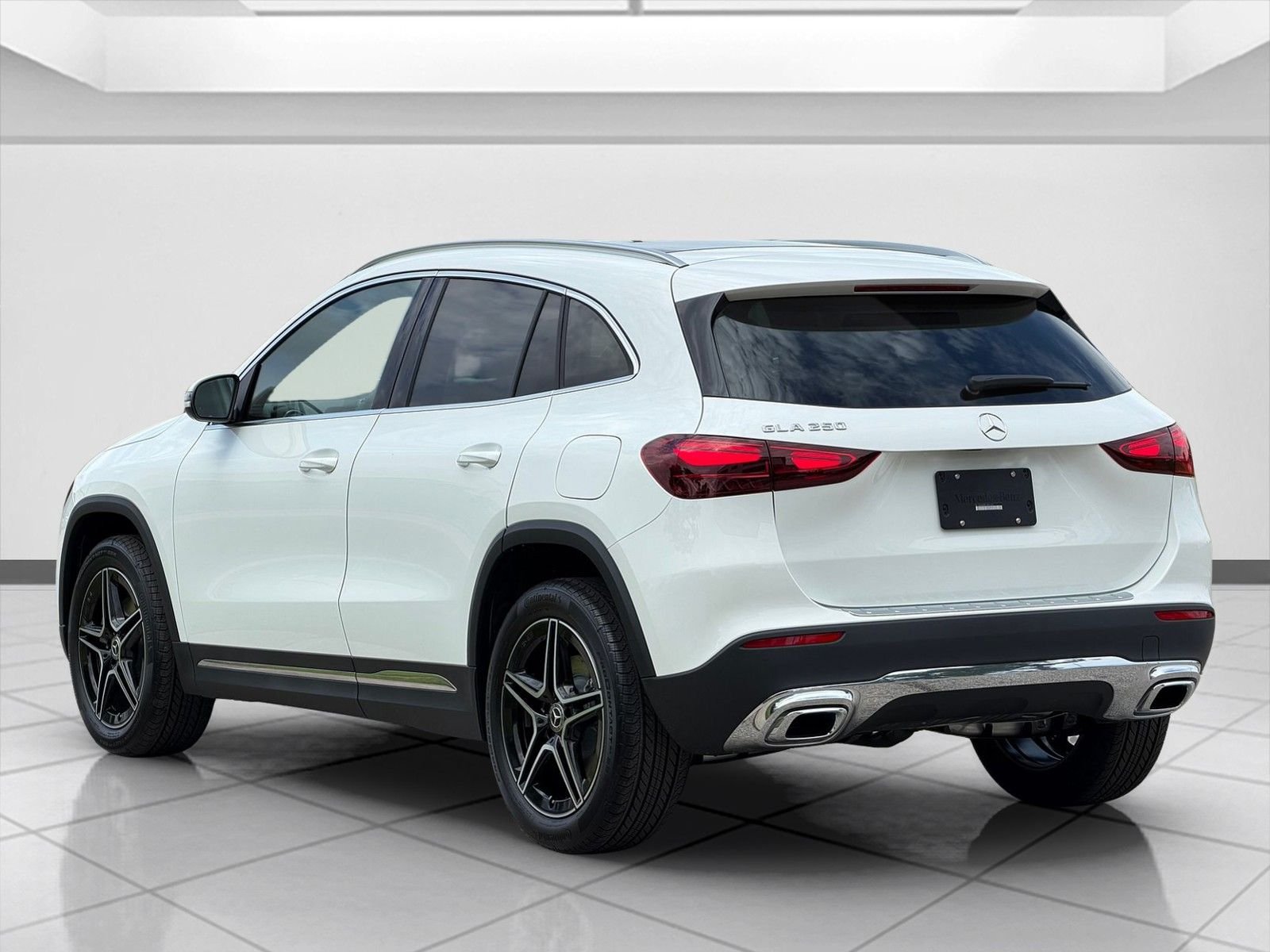 New 2026 Polar White Mercedes-Benz GLA 250 image 4
