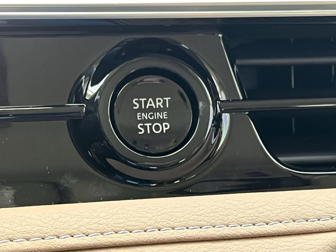 New 2027 RADIANT WHITE INFINITI Luxe 2WD image 17