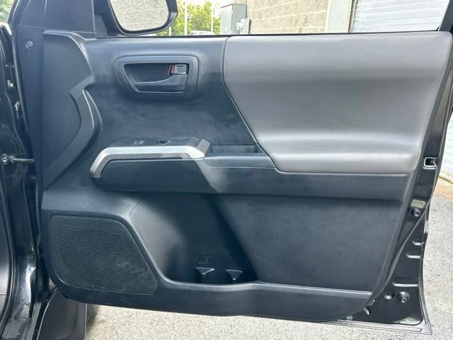 Used 2018 Black Toyota SR5 image 27
