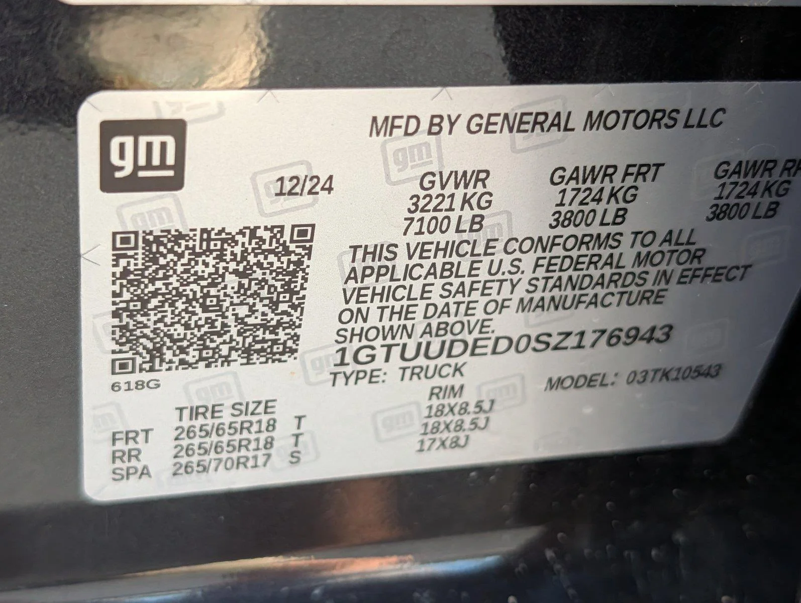 Used 2025 Titanium Rush Metallic GMC SLT image 42