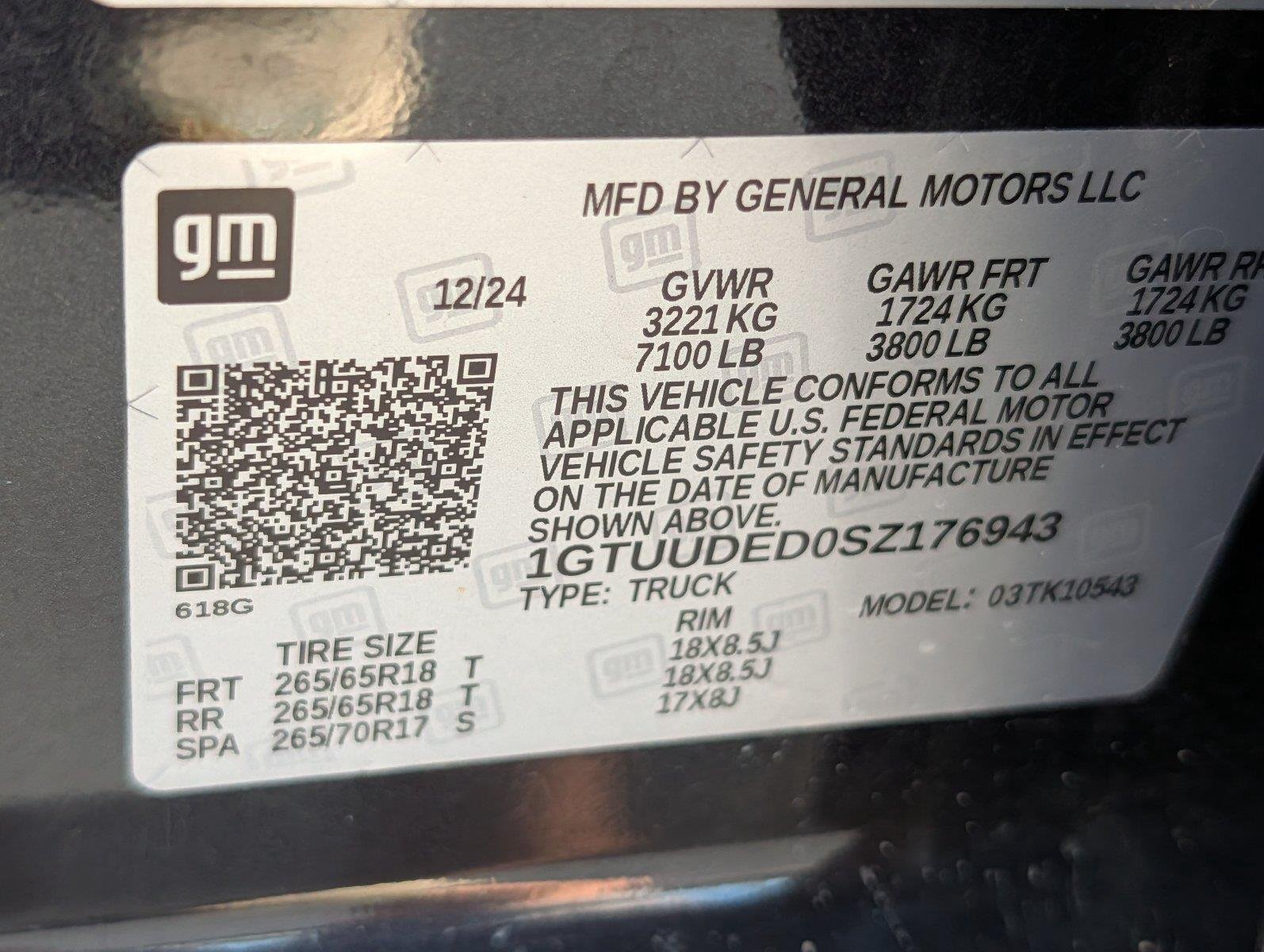 Used 2025 Titanium Rush Metallic GMC SLT image 42