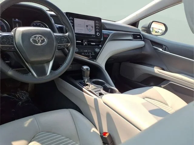 Used 2023  Toyota Hybrid SE image 5