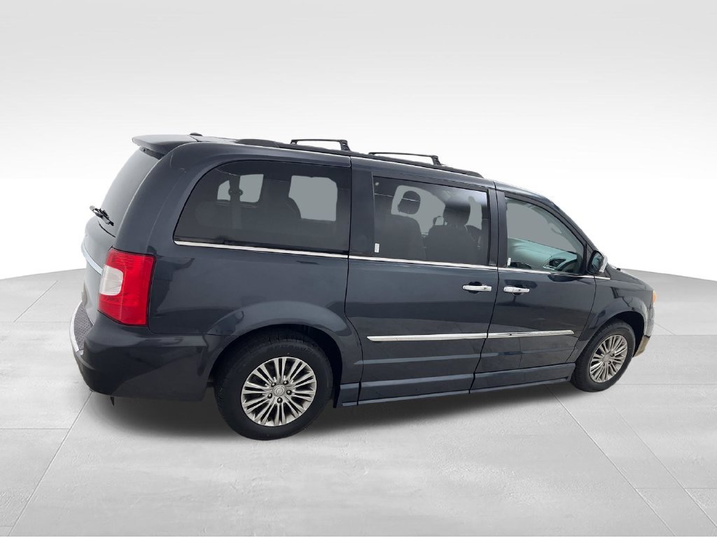 Used 2014 Gray Chrysler Touring-L image 6