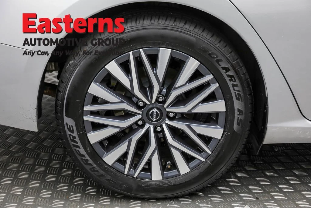 Used 2023 Silver Nissan 2.5 SV image 29