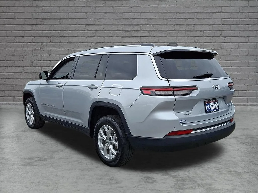Used 2023 Silver Zynith Jeep Limited image 8