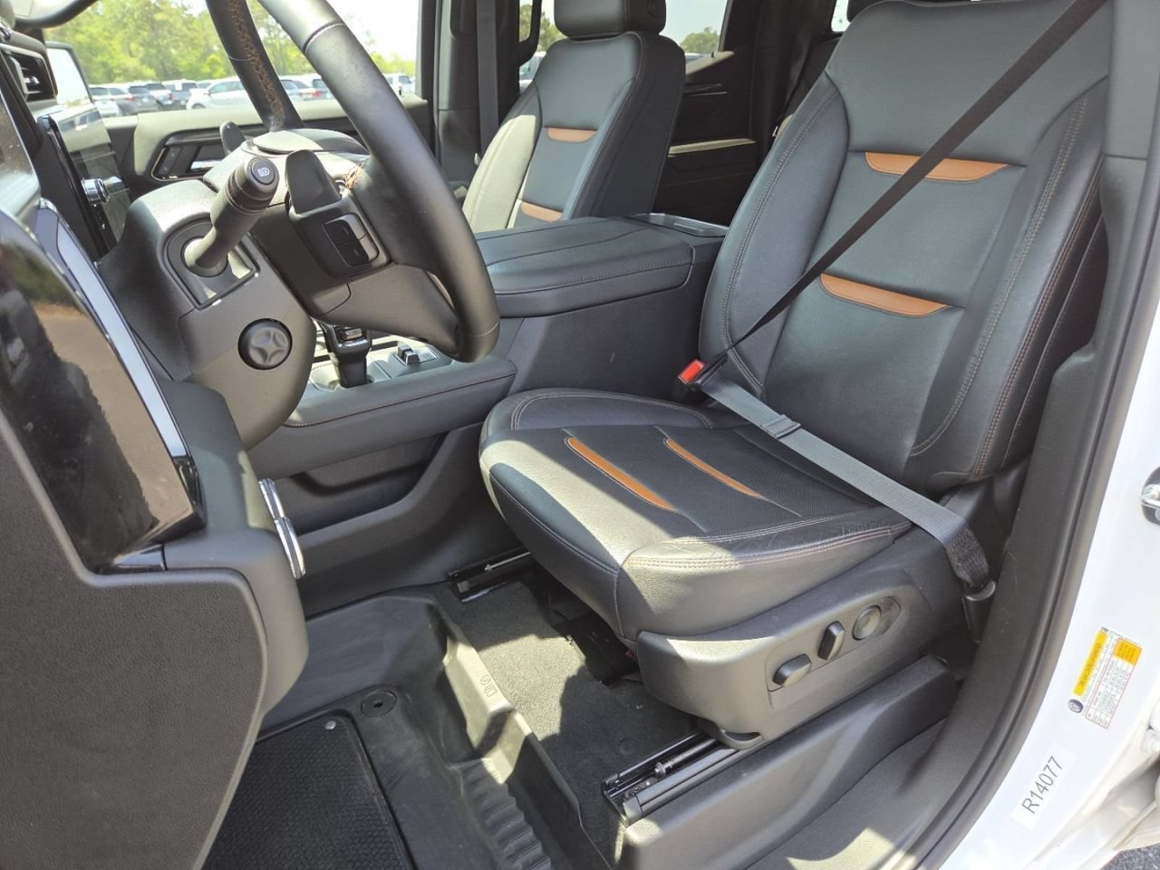 Used 2025 Summit White GMC AT4 image 28