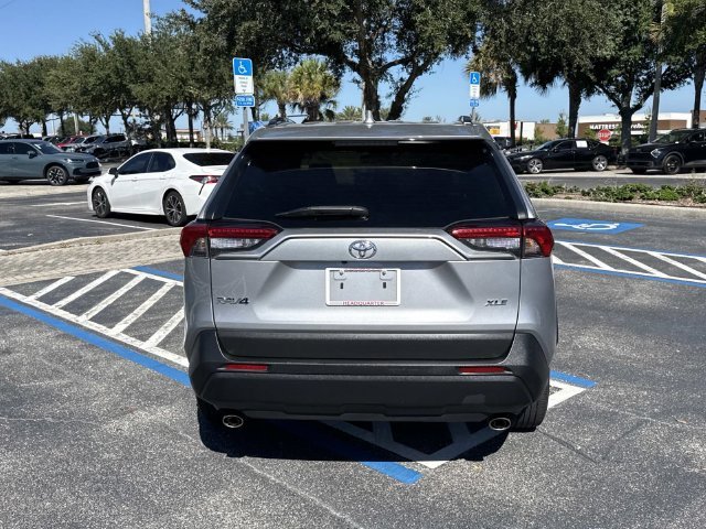 Used 2021 Silver Sky Metallic Toyota XLE image 5