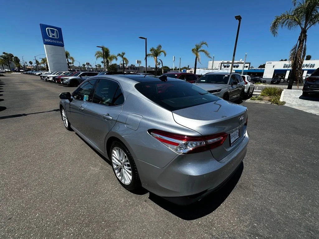 Used 2019 Silver Toyota XLE image 6